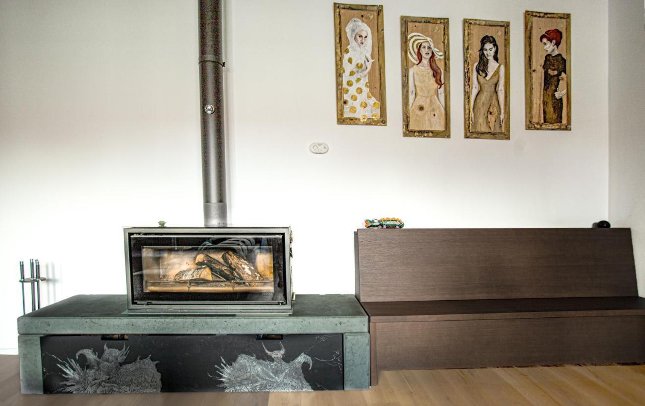 Contemporary Apartment With Fireplace & Terrace Banská Bystrica Eksteriør bilde